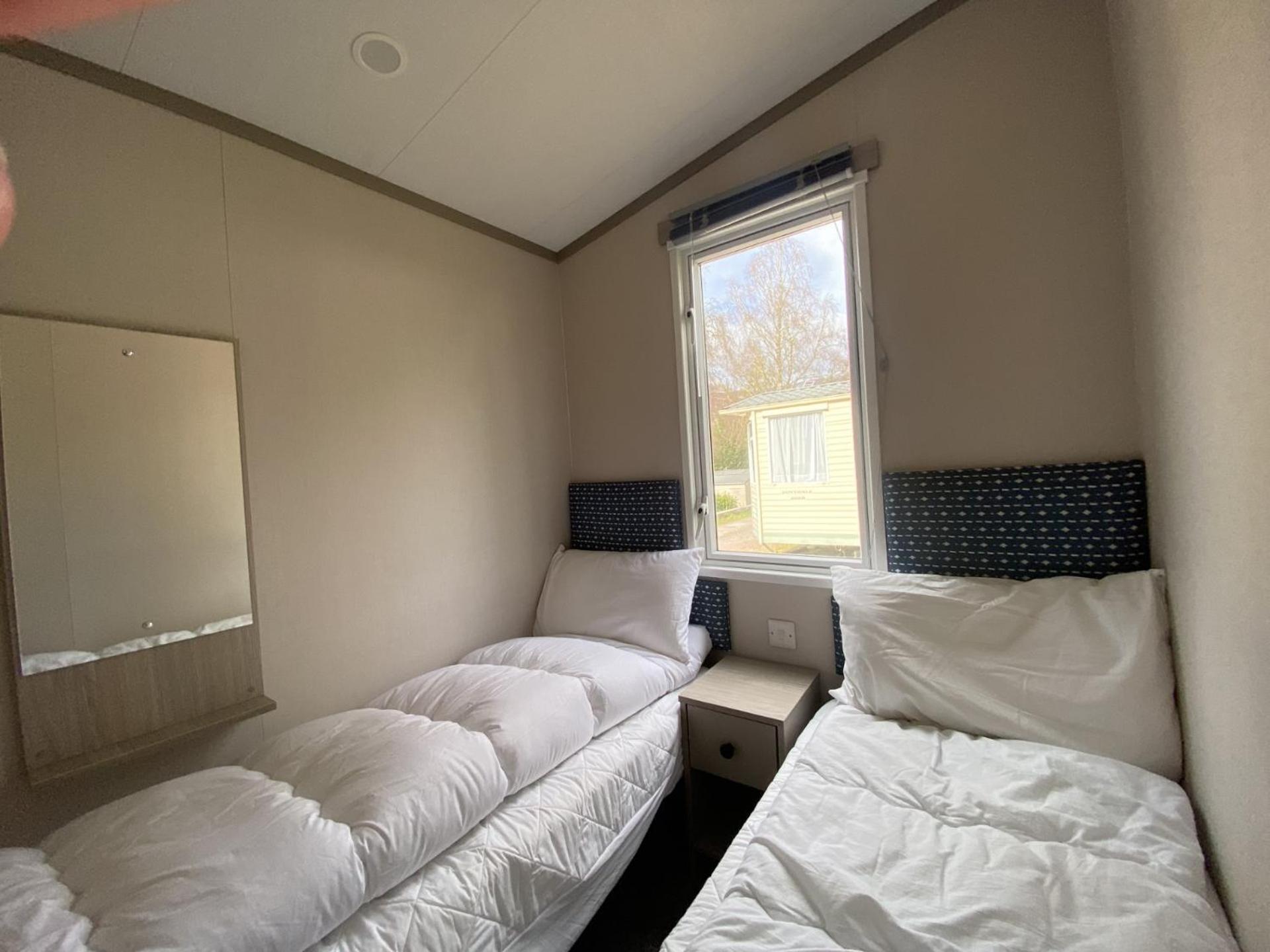 Linnhe Lochside Holidays Corpach Room photo