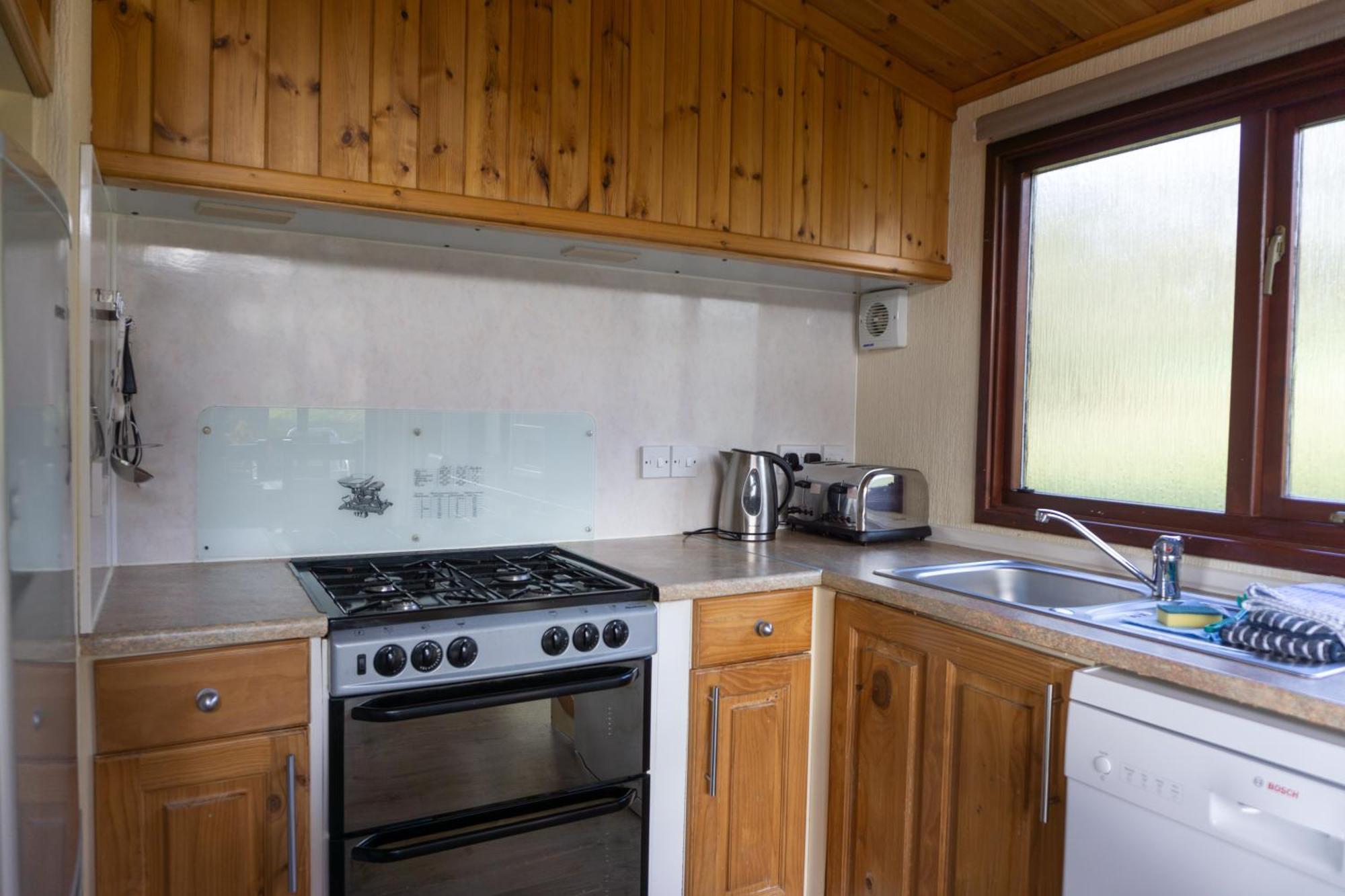 Linnhe Lochside Holidays Corpach Room photo